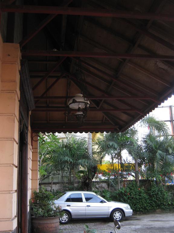 Le Paradis Hotel Palembang Extérieur photo