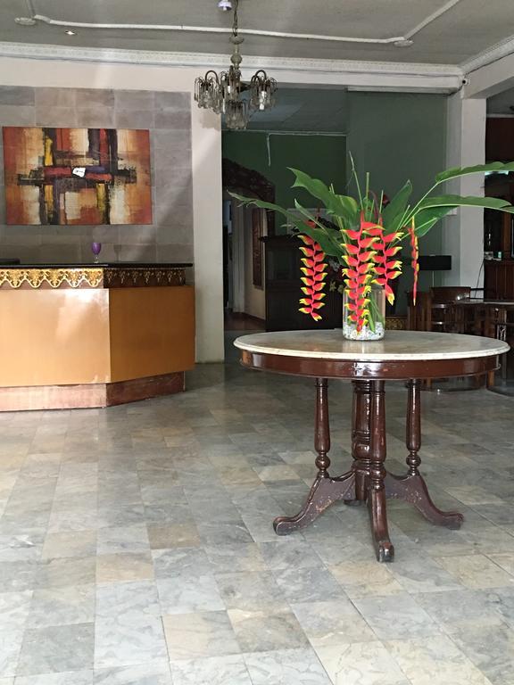Le Paradis Hotel Palembang Extérieur photo