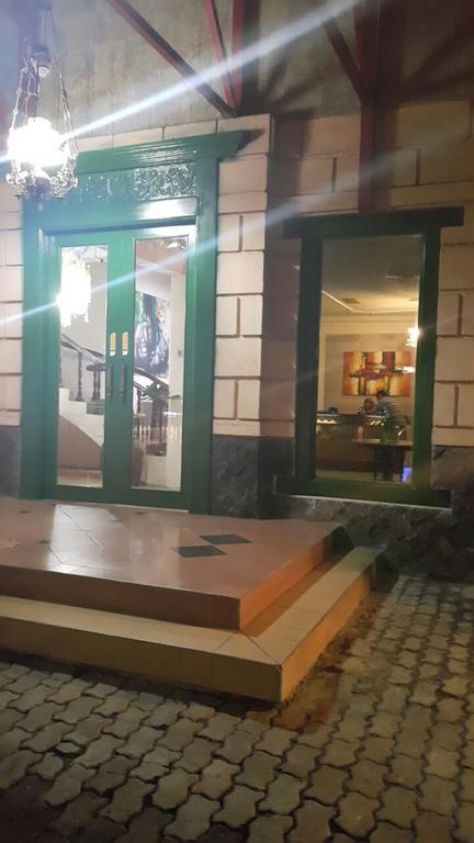 Le Paradis Hotel Palembang Extérieur photo